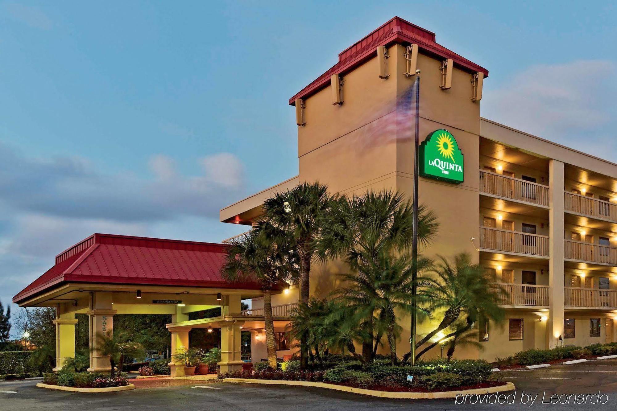 La Quinta Inn By Wyndham West Palm Beach - Florida Turnpike Exterior photo